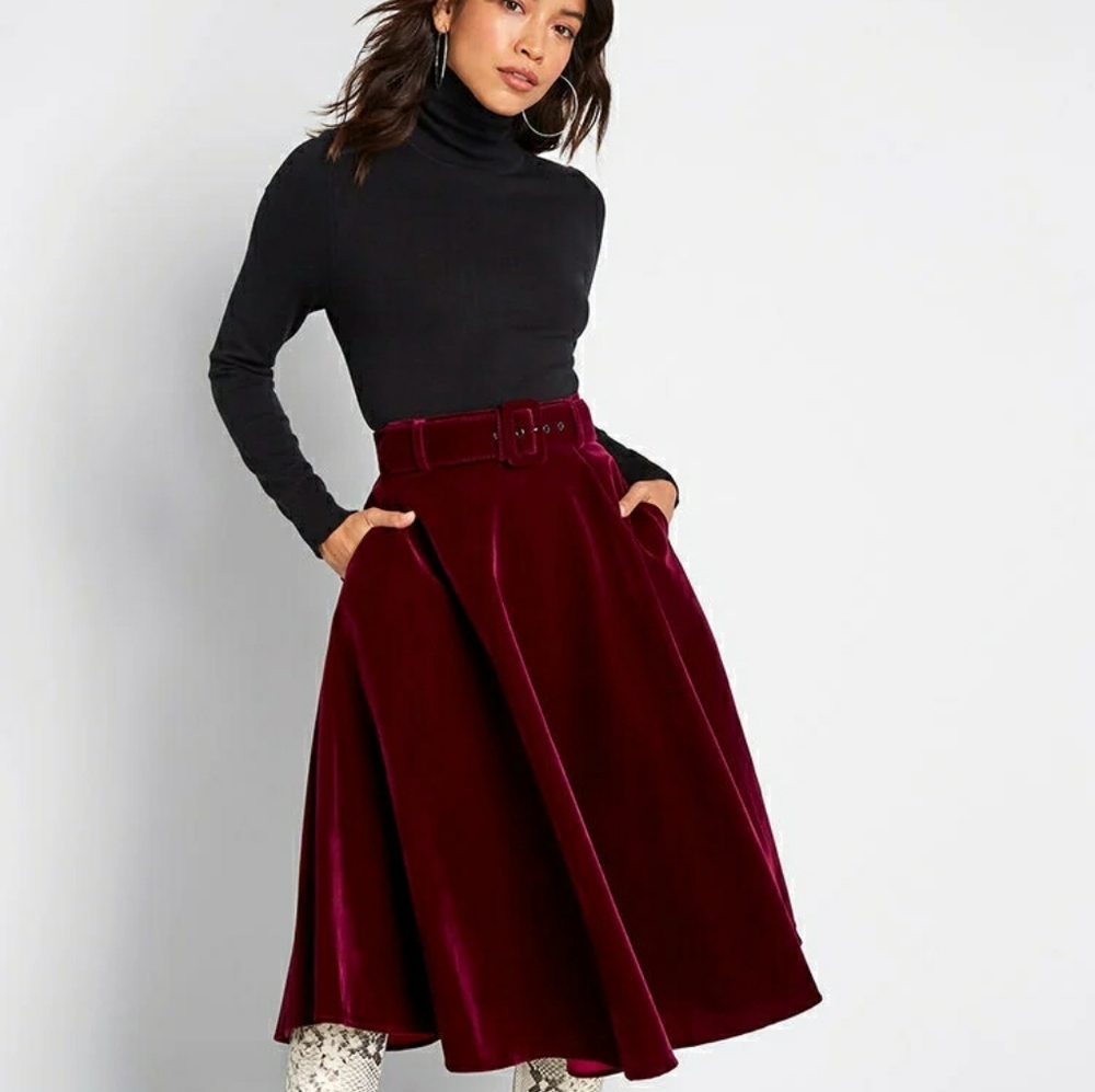Dolled up velvet swing skirt